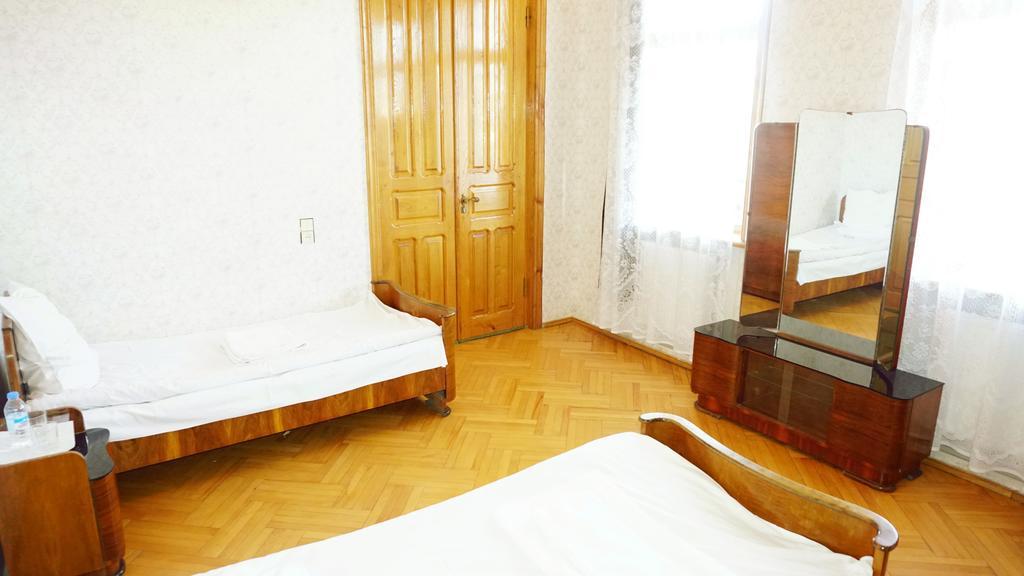 Guesthouse Zedafoni Zestafoni ภายนอก รูปภาพ
