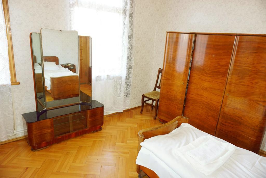 Guesthouse Zedafoni Zestafoni ภายนอก รูปภาพ