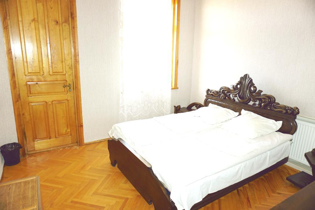 Guesthouse Zedafoni Zestafoni ภายนอก รูปภาพ