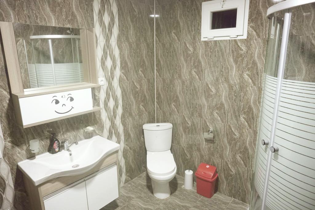 Guesthouse Zedafoni Zestafoni ภายนอก รูปภาพ