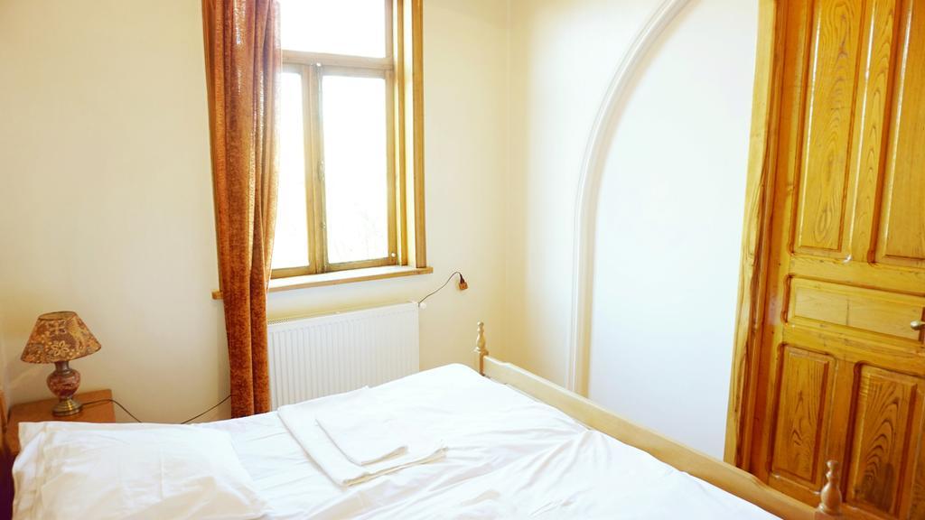 Guesthouse Zedafoni Zestafoni ภายนอก รูปภาพ
