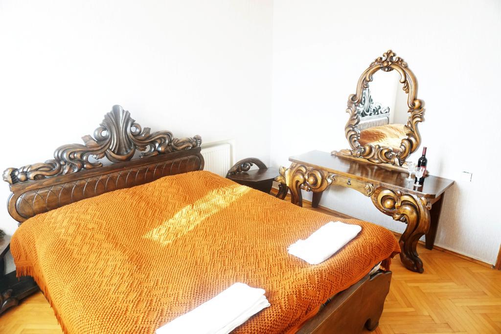 Guesthouse Zedafoni Zestafoni ภายนอก รูปภาพ