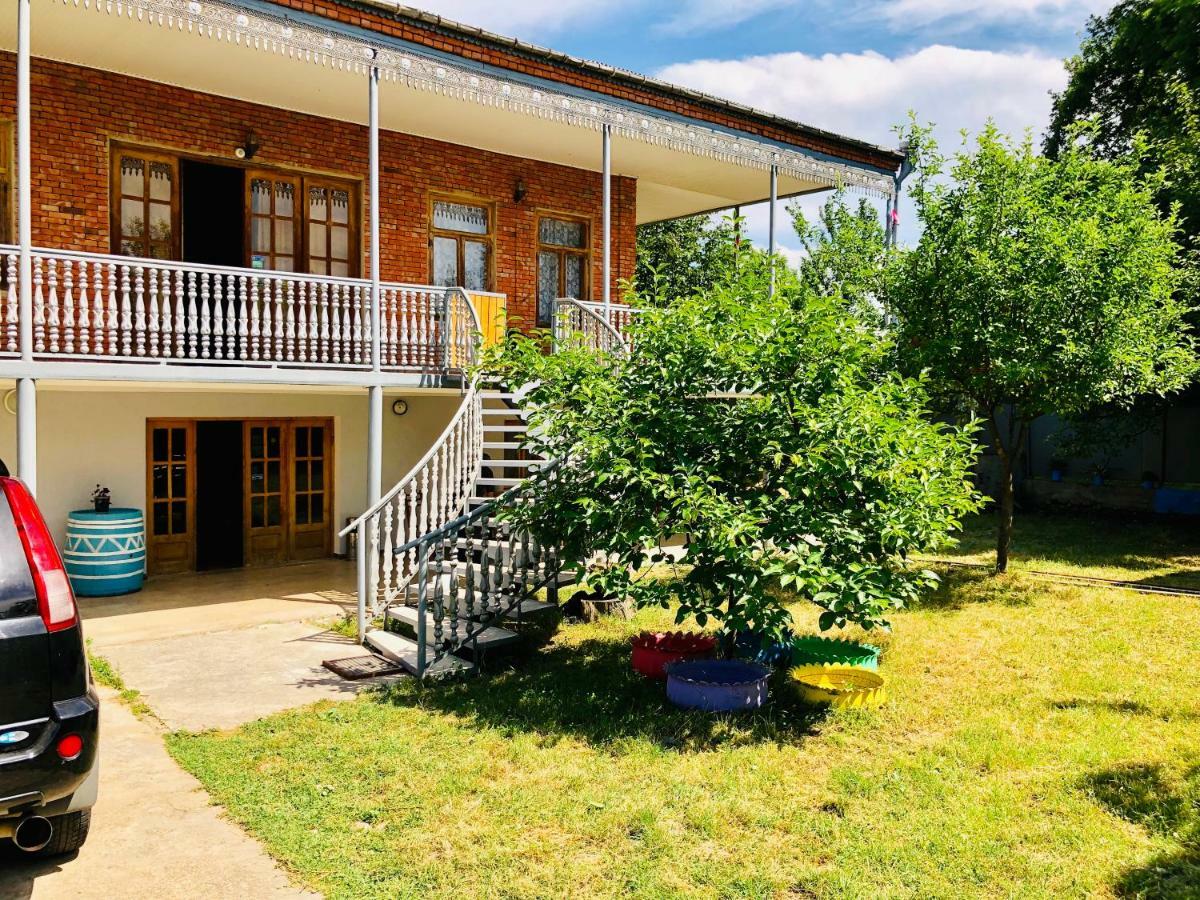 Guesthouse Zedafoni Zestafoni ภายนอก รูปภาพ