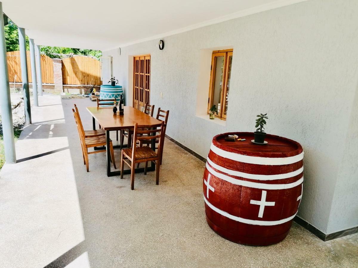 Guesthouse Zedafoni Zestafoni ภายนอก รูปภาพ