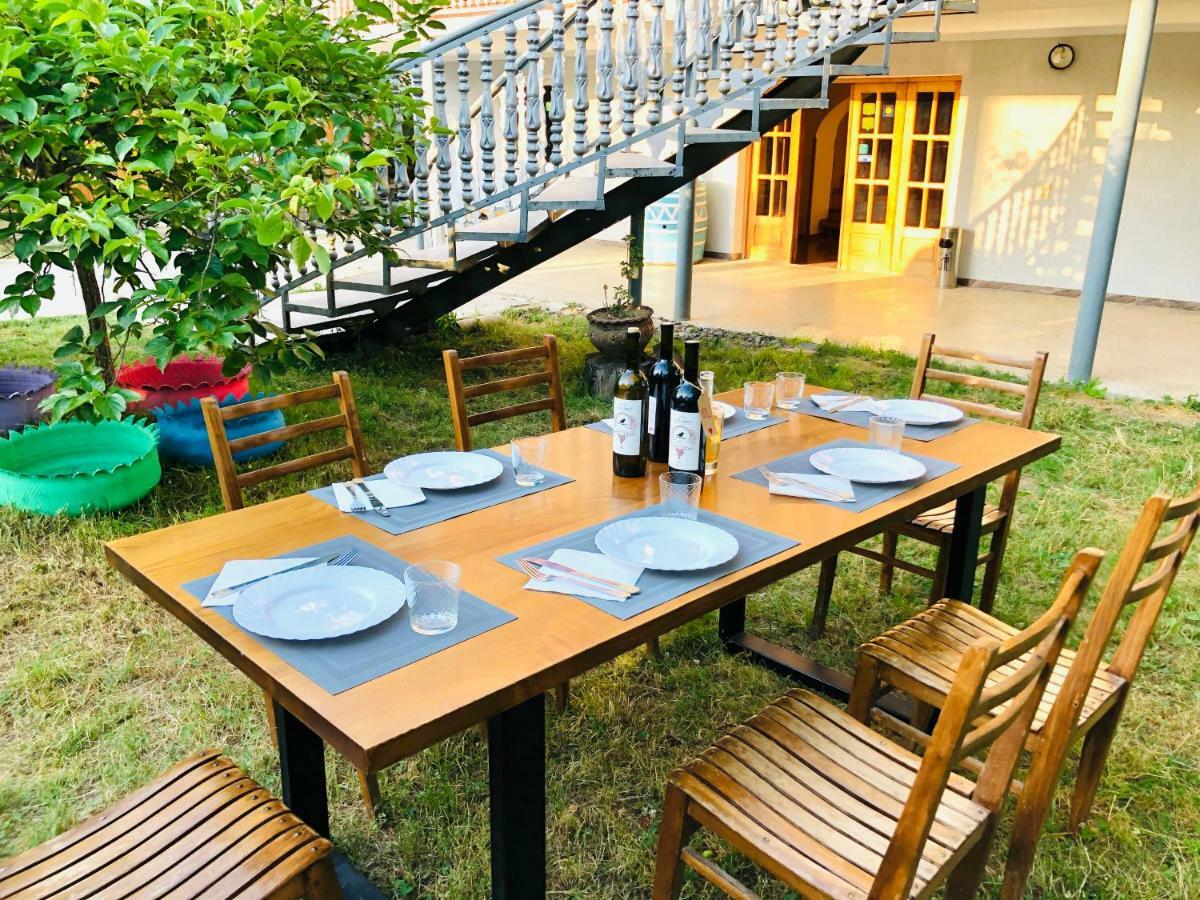 Guesthouse Zedafoni Zestafoni ภายนอก รูปภาพ