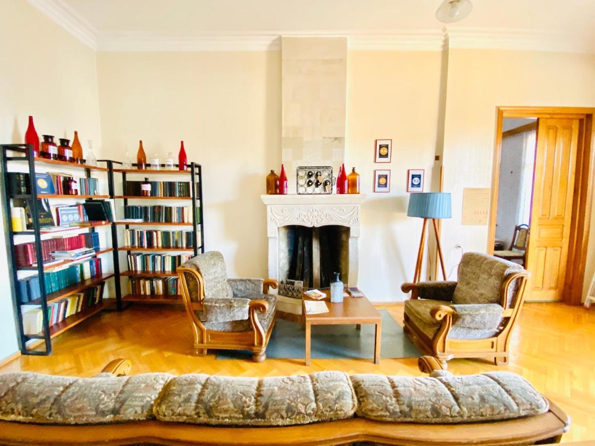 Guesthouse Zedafoni Zestafoni ภายนอก รูปภาพ